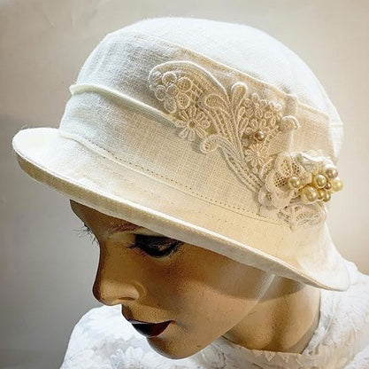 Fanfreluche 'Jojo' Hat White Linen with Pearls