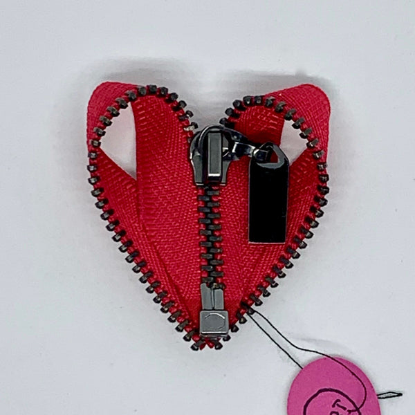 Kunda Art Deep Pink/Red Heart Zipper Pin